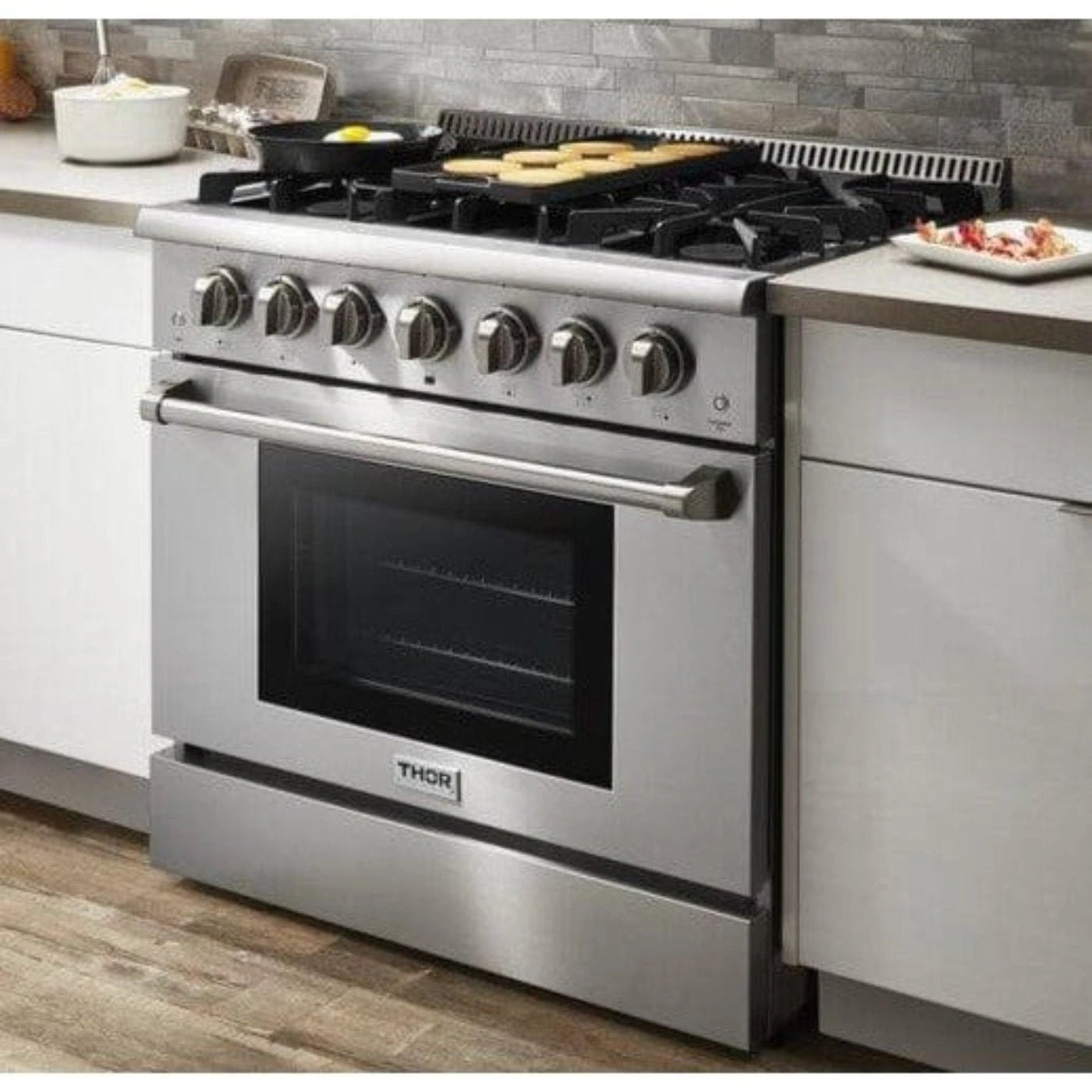 Thor Kitchen 36 in. Natural Gas Burner/Electric Oven Range in Stainless Steel - HRD3606U